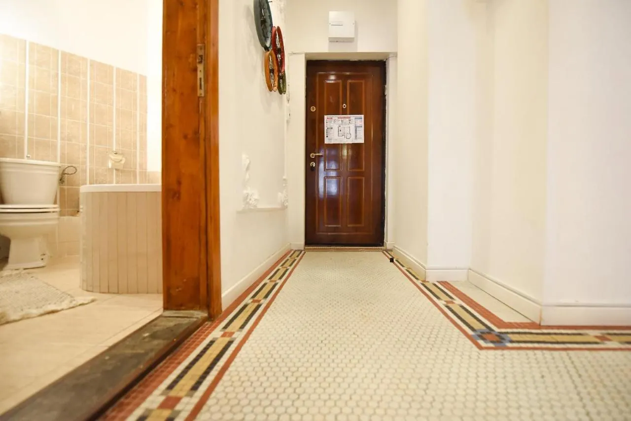 Vintage Elegance, Modern Comfort: 1Br Apartment Overlooking Calea Victoriei Bucureşti