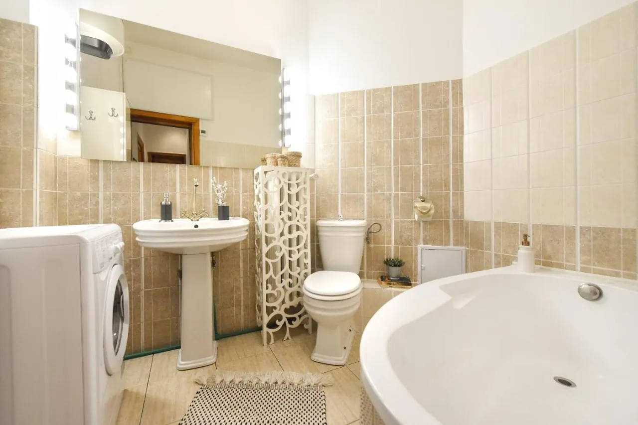 Vintage Elegance, Modern Comfort: 1Br Apartment Overlooking Calea Victoriei Bucureşti
