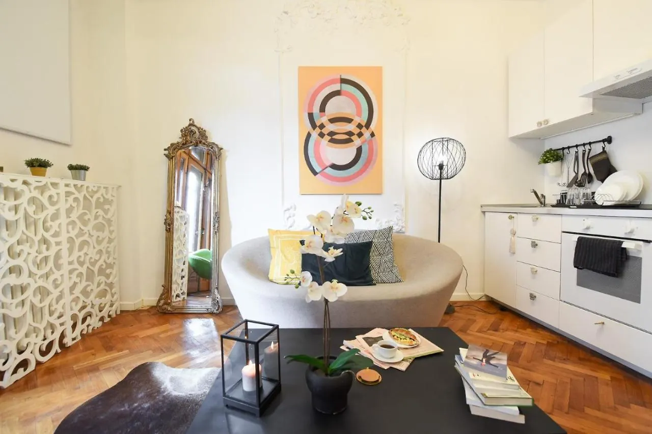 Vintage Elegance, Modern Comfort: 1BR Apartment Overlooking Calea Victoriei Bucharest
