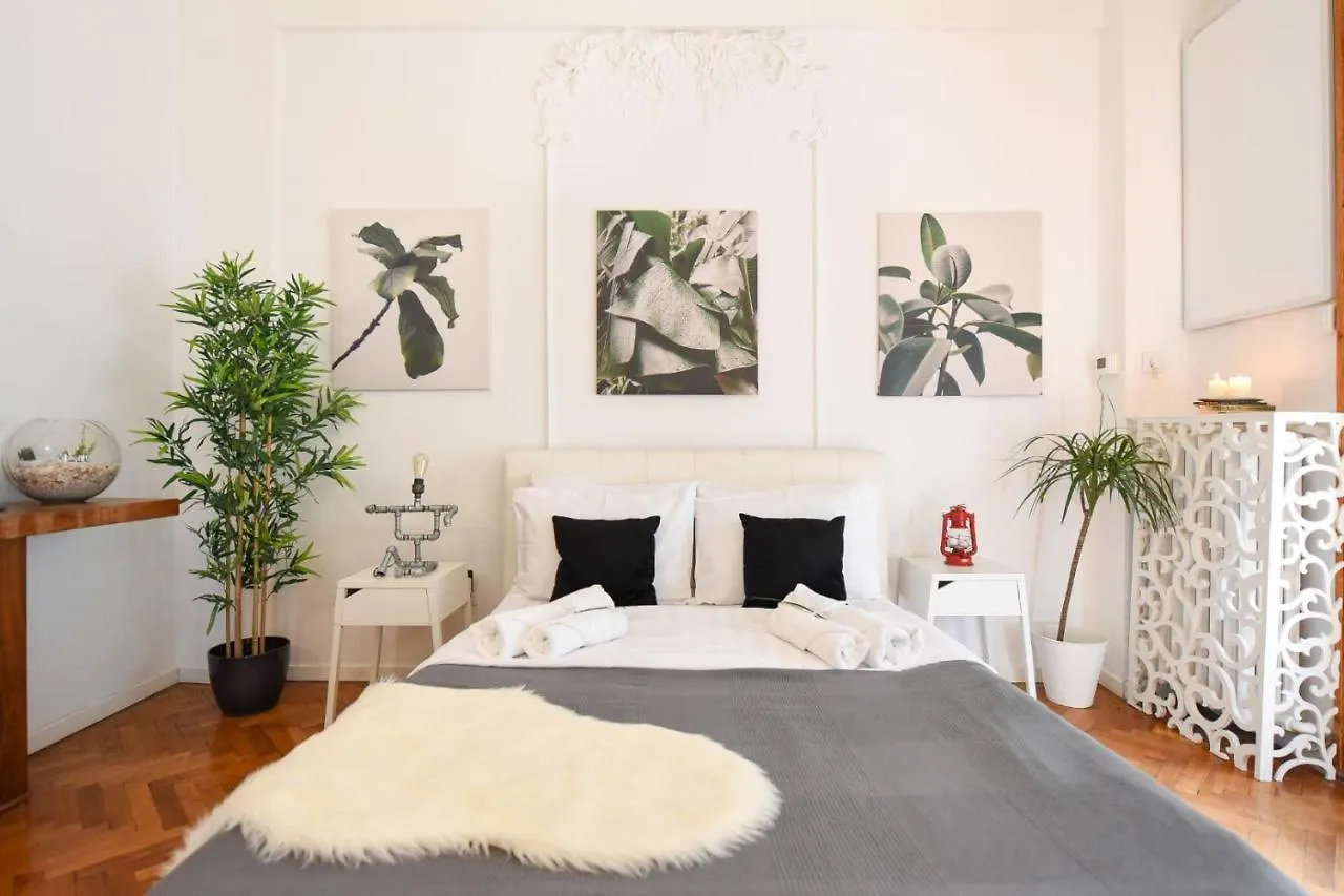 Vintage Elegance, Modern Comfort: 1BR Apartment Overlooking Calea Victoriei Bucharest