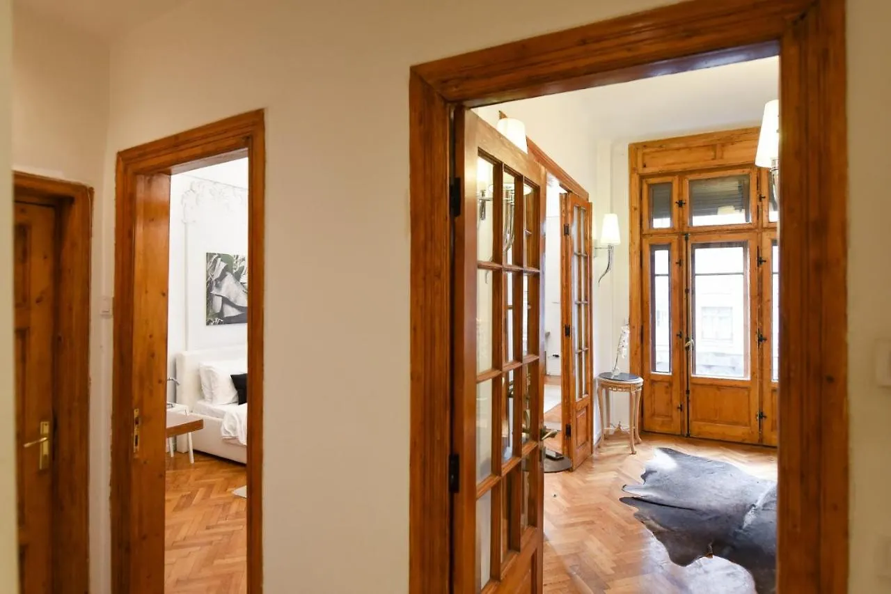Vintage Elegance, Modern Comfort: 1BR Apartment Overlooking Calea Victoriei Bucharest Romania