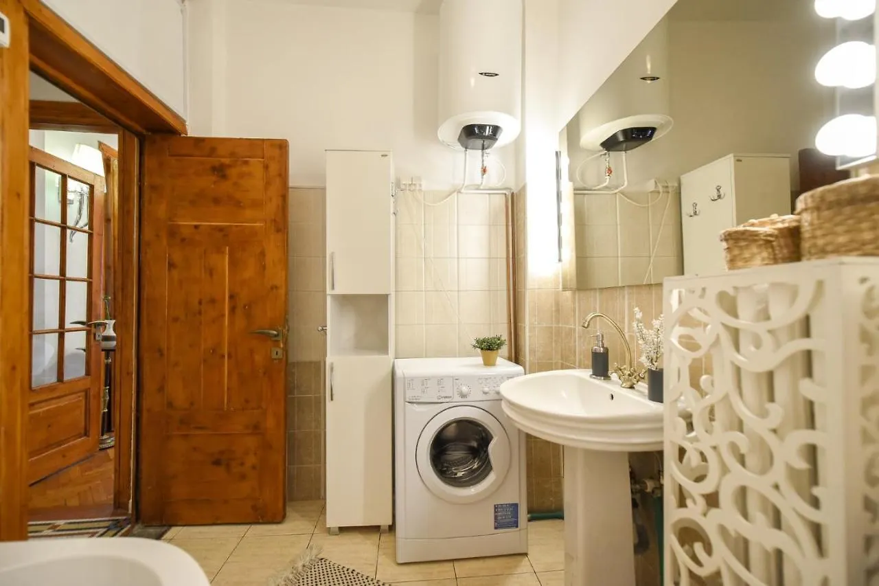 Vintage Elegance, Modern Comfort: 1BR Apartment Overlooking Calea Victoriei Bucharest